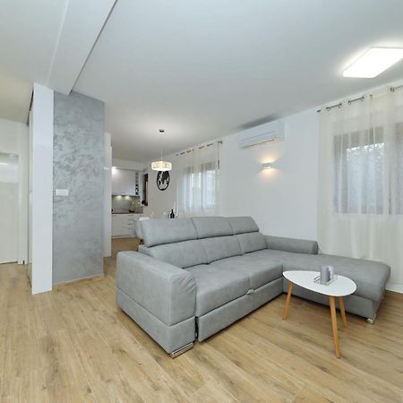 Apartment And Room Mare Zadar Exterior photo